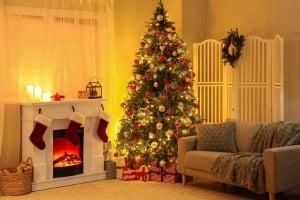 How to Decorate Your Fireplace at Christmas