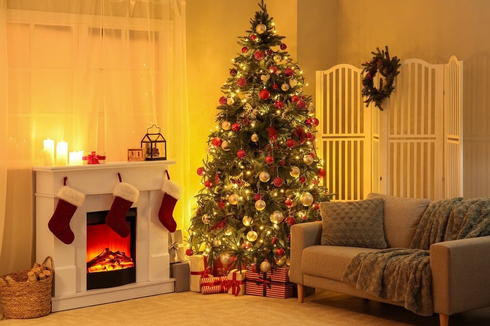 How to Decorate Your Fireplace at Christmas