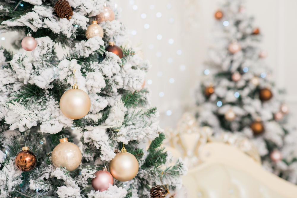 How to Put a Christmas Tree Skirt On a Tree